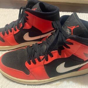 Nike Jordan’s 1 mid infrared men
